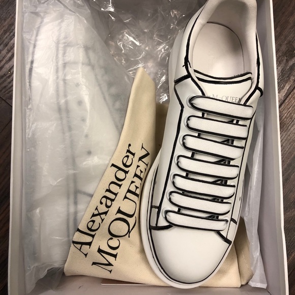 Alexander McQueen - Picture 2 of 2